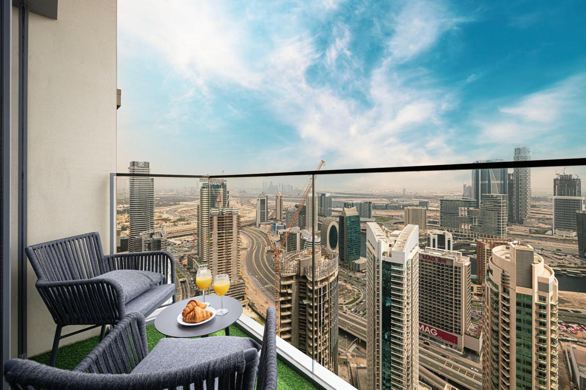 Smartstay At Burj Royale - Full Burj Khalifa View - Brand New Luxury Apartments Дубай Экстерьер фото